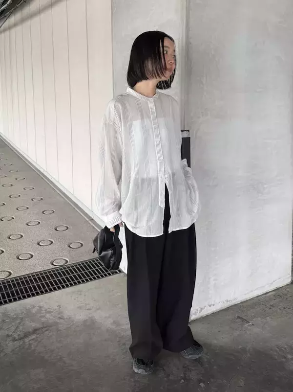 「3990円→2990円で今が買い！【無印良品】品のよさが40代におすすめ！旬の「シアーシャツ」コーデ」の画像
