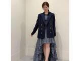 「「え脚出てる」白石麻衣、美脚際立つ衣装姿を披露！ 「あかん可愛い」「脚細くて綺麗でステキです」」の画像1