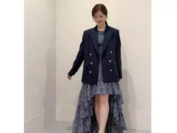 「え脚出てる」白石麻衣、美脚際立つ衣装姿を披露！ 「あかん可愛い」「脚細くて綺麗でステキです」