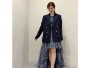 「え脚出てる」白石麻衣、美脚際立つ衣装姿を披露！ 「あかん可愛い」「脚細くて綺麗でステキです」