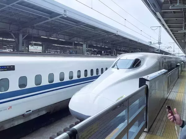 「のぞみ自由席「4人で6席占有」の現場も……個人のモラルや暗黙のマナーに頼る新幹線ルールの限界」の画像