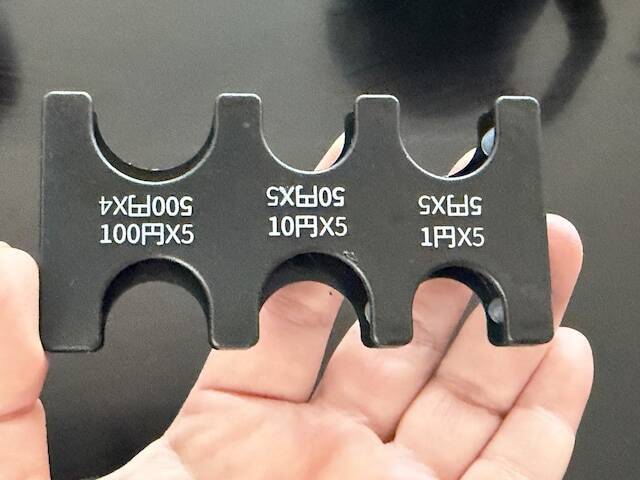 【キャンドゥ】「ポーチ入りコインホルダー」はホルダーとポーチがセットに！ 小銭の整理から防災対策まで◎