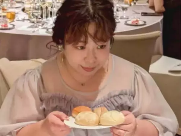 「先輩のパンまでいただいた」餅田コシヒカリ、結婚式での“パン愛”全開の投稿に共感の声！「わかりすぎる」