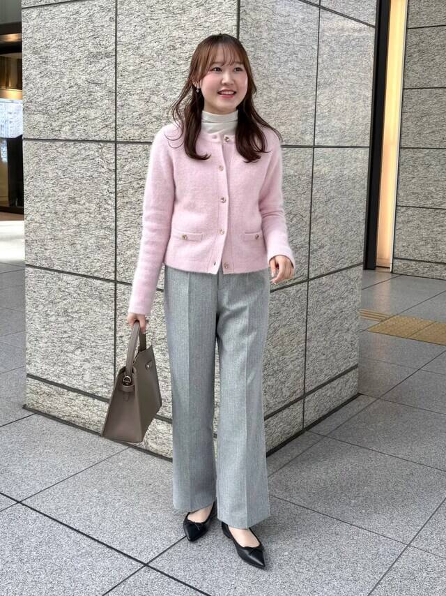 大人の春は「ピンク＆グレー」が正解！ 優しげでエレガントな「きれいめコーデ」はオフィスにも最適