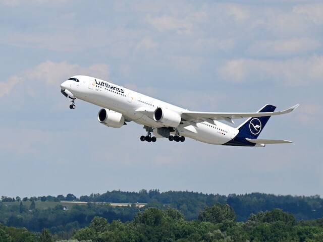 イラン情勢で燃油高騰、航空便は欧米往復10万円超へ……広がる「サイレント減便」に備える新常識
