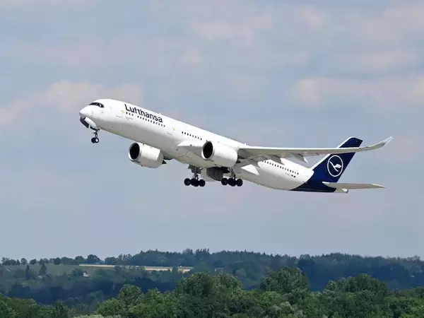 「イラン情勢で燃油高騰、航空便は欧米往復10万円超へ……広がる「サイレント減便」に備える新常識」の画像