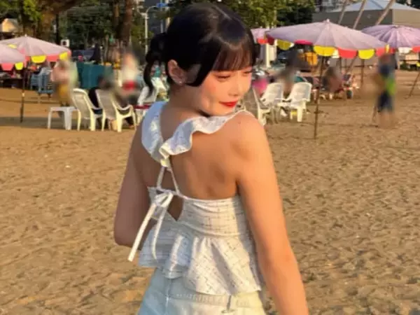「ボディビルダー並みの背中」女性アイドル、背中のムキムキ筋肉際立つ姿を披露！ 「腹筋も強めやん」