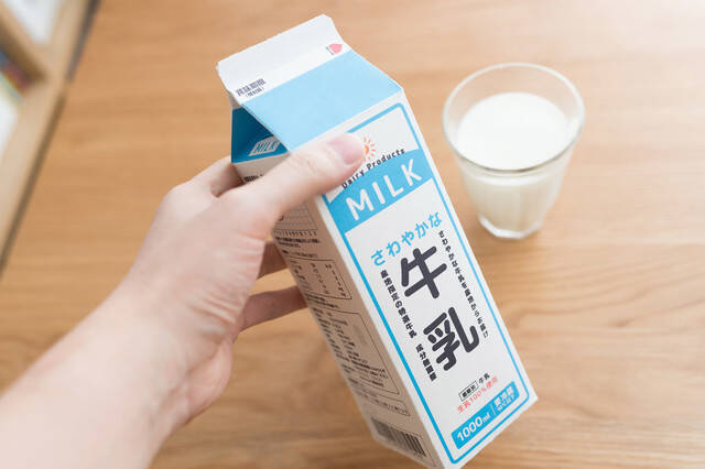 牛乳パッケージの「白と青」の配色にはワケがある!?