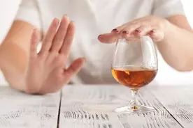 深酒する人ほど貧乏に!? お金持ちが飲み過ぎない理由