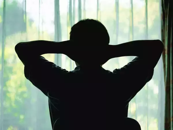 「離婚がきっかけで実家に出戻り」42歳男性、年収350万円。実家に月5万円ほど入れ「備えていきたい」本音