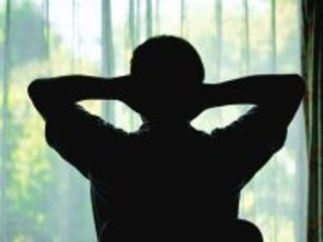 「離婚がきっかけで実家に出戻り」42歳男性、年収350万円。実家に月5万円ほど入れ「備えていきたい」本音