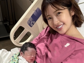 「産後直後なのに美しすぎ」くみっきー、シンガポールで第3子出産「赤ちゃんかわいい」「身体大事に」