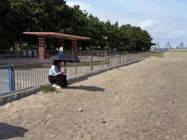 「働き過ぎでは」横澤夏子、“どこでも吉本本社にする”マネージャーの姿を公開「横澤さんに似てる」