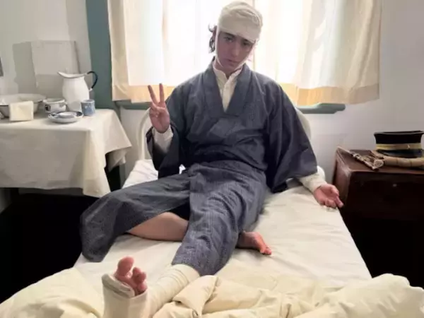 「どうしたの？？？」山崎賢人、入院ショットに「頭蓋骨は大丈夫？」「一瞬大怪我をしたのかと」の声