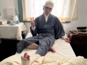 「どうしたの？？？」山崎賢人、入院ショットに「頭蓋骨は大丈夫？」「一瞬大怪我をしたのかと」の声