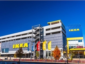 「キッチン周りがいつも綺麗で整ってます」IKEAの“ノールブレッカ”が高評価。竹とメタルの2段オーガナイザーで調理台がすっきり