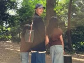 「スタイル良い！！」近藤千尋、長女＆次女との散歩ショットに「美人親子ですね」「すごい似てそう」の声