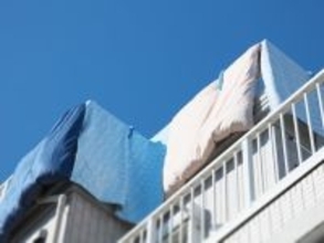 布団干しでやってはダメ！ 寿命を縮める「6つのNG行為」とは？ ダニ・カビを防ぐ正しいケア方法も