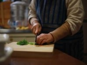 73歳女性の年金生活「やり繰りはできているが、家族の負担ありき」孫と2人暮らしで支出は月15万円