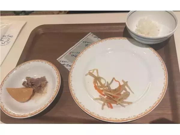 「『朝は少食だから』じゃないんだよ。食えよ」現役大学生アイドルの投稿に「グルーポンのおせちかよ」