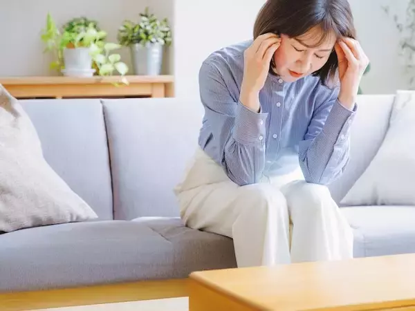 実家に月5万円入れる48歳・事務職女性、年収400万円。貯金700万円でも「家族全体の食費分担に悩む」本音