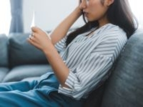 「貯金が底をつきそう」「生きづらい世の中だと思う」年収350万円・32歳女性が来春までに始めたいこと