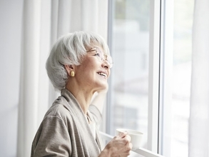 「外出がつらい」「通帳が心配」…そんなときは？ ゆうちょ銀行の“シニアに優しい”安心サービス4選