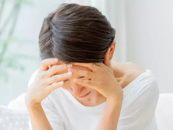 我慢・様子見は命取り！ 「突然・激烈・初めて」の頭痛はくも膜下出血の症状。すぐ救急車を