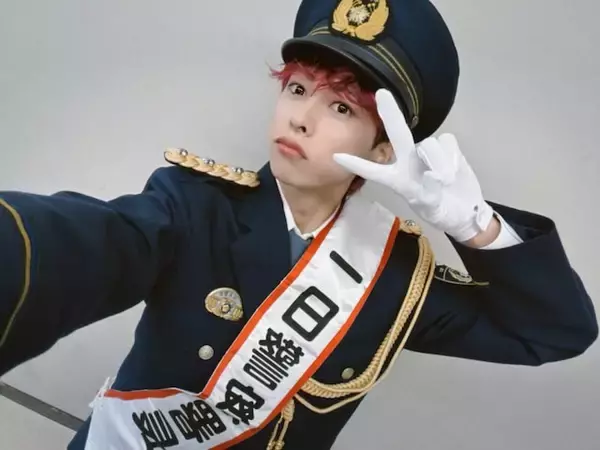 OWV・佐野文哉、「幼い頃の夢」を叶える。「マジで強盗捕まえたことある一日署長初めてみた」