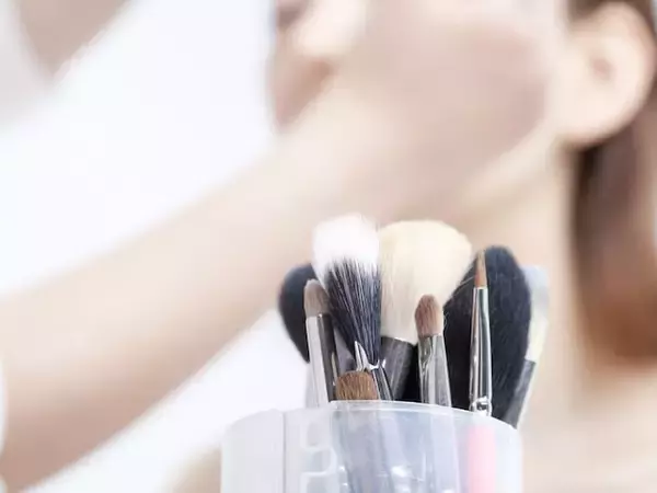 40代・美容部員女性「この不景気の中、もらえているほう」2025年冬ボーナスはいくら？