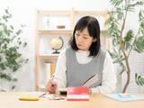 「夫が亡くなりました。私にパート収入があり、老齢厚生年金をもらっていると遺族厚生年金は受け取れない？」の画像1
