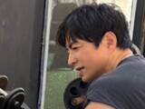 「「私の太もも並み」大沢たかお、太過ぎる腕際立つトレーニング姿！ 「デカ男!!」「色気が爆発してる」」の画像1