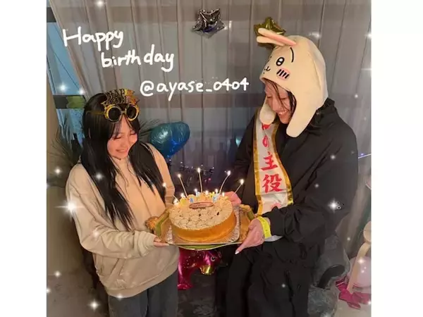 「最高峰にいい画像」YOASOBI・幾田りら、Ayaseとの誕生日ショット！ 「仲良し～」「2人ともかわいい」