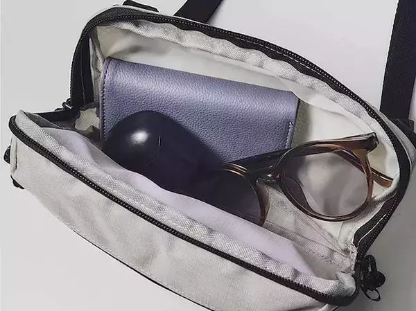 「【付録】Colemanの「背面メッシュ＆キーフック付きショルダーバッグ」が付いてくる！ 『smart 2026年6月号』が4月24日発売」の画像