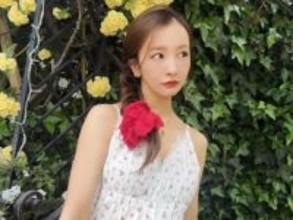「めっちゃ足長く見える」板野友美、腕出しノースリーブコーデ公開「すごくきれい！」「めっちゃ可愛い」