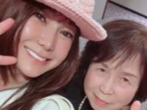 「親孝行やん」はるな愛、母親との顔出しショット公開「やっぱりお母様もお綺麗だった」「若いやん？」