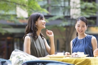 付き合うと「金運が上がる友達」と「金運が下がる友達」とは？