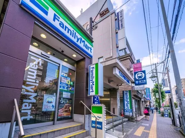 「かわいい！欲しい」ファミマ、フジロックとのコラボ新商品発表！ 「限定感と実用性を両立してる」