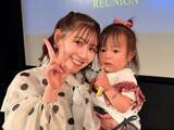 「「娘にアイドル姿を見せる日が来るなんて」元AKB48、娘とのツーショットに反響「産後のママとは思えない」」の画像1