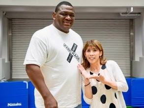 「デカい」吉田沙保里、“130kg級”レジェンドとの2ショットに「さおりさんがより小柄に見える！」反響