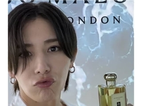 「ねえアヒル口かわ！」山田涼介、白シャツ＆デニムの爽やかな姿に「過去一のビジュ」「襟足！！！！！」