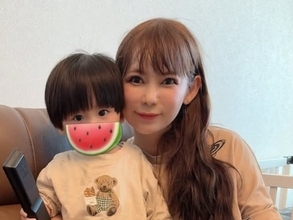 「しっかりママの顔してる」中川翔子、双子との3ショット公開「いまだけの尊い瞬間たちと思うと　幸せだ」