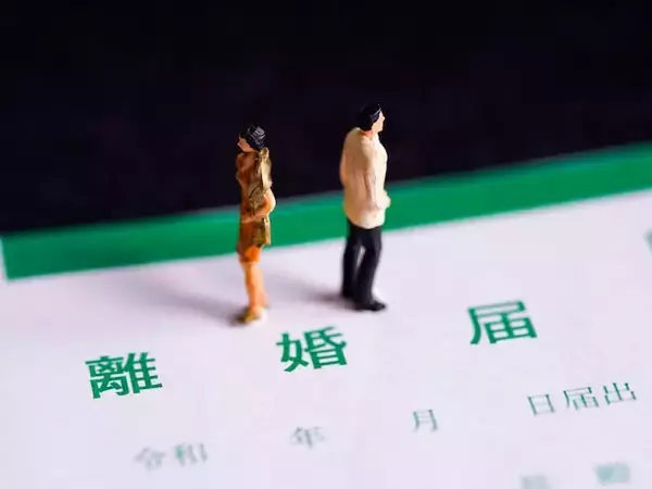 「悪いのは拒む側!?「セックスレス」が原因でパートナーが浮気・不倫したらどうする？」の画像