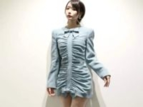 あの、ミニドレスからほっそり美脚を披露！ 『外道の歌season2』共演の窪塚洋介とのツーショットも