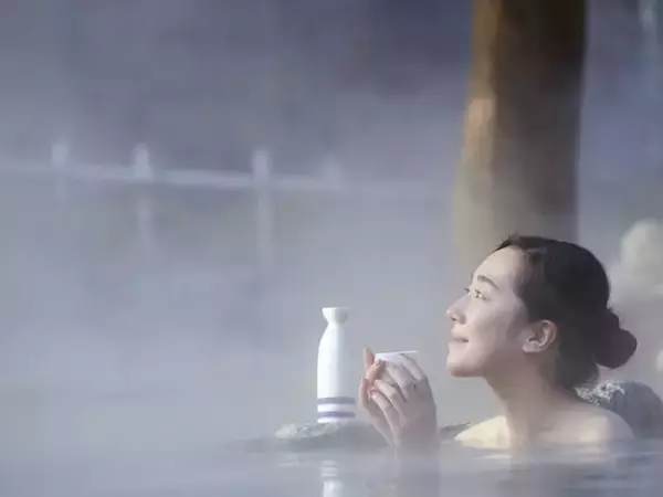 Q. 露天風呂で日本酒を楽しむ「雪見酒」に憧れます。温泉での飲酒に注意点はありますか？