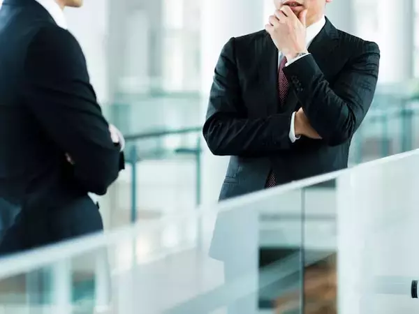 「お互い給料も似たようなものなので」42歳男性が物価高を理由に飲み会を減らした“前向きな結果”