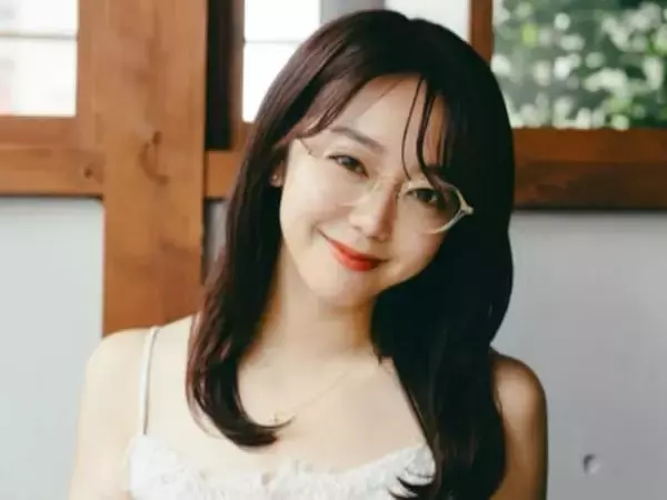 「めっちゃ色っぽ綺麗よ〜っ」峯岸みなみ、美肩＆デコルテ際立つレースキャミ姿を披露！「美しい、、」