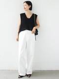 「「透け感×毛足系素材」で洗練された印象に！ 晩夏におすすめ「黒トップスコーデ」4選」の画像2