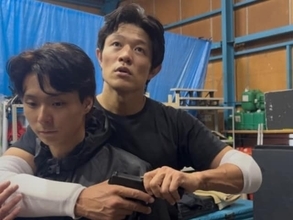 「かっこよすぎて昇天」鈴木亮平、アクションシーン稽古の様子を披露！ 「冴羽獠ちゃん？」「上腕三頭筋」