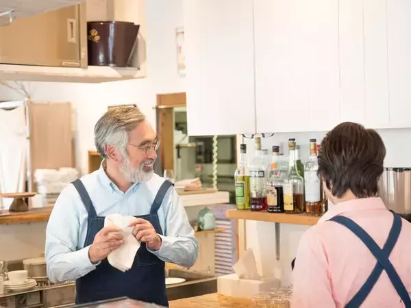 貯金1400万円「年金は70歳まで繰り下げ、週6日働く」飲食店経営65歳男性が抱えるお金の不安